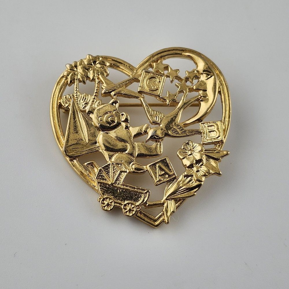 Vintage Avon sweet Memories Brooch Pin heart full of life's memories 1.25"